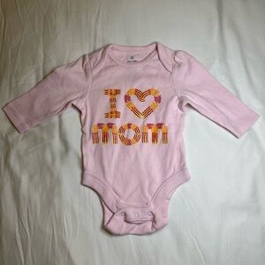 3/$15 Old Navy Pink 'I Love Mom' Baby Onesie Size 6M